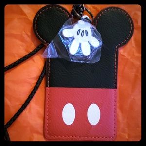 Disney keychain around the neck Mickey mouse